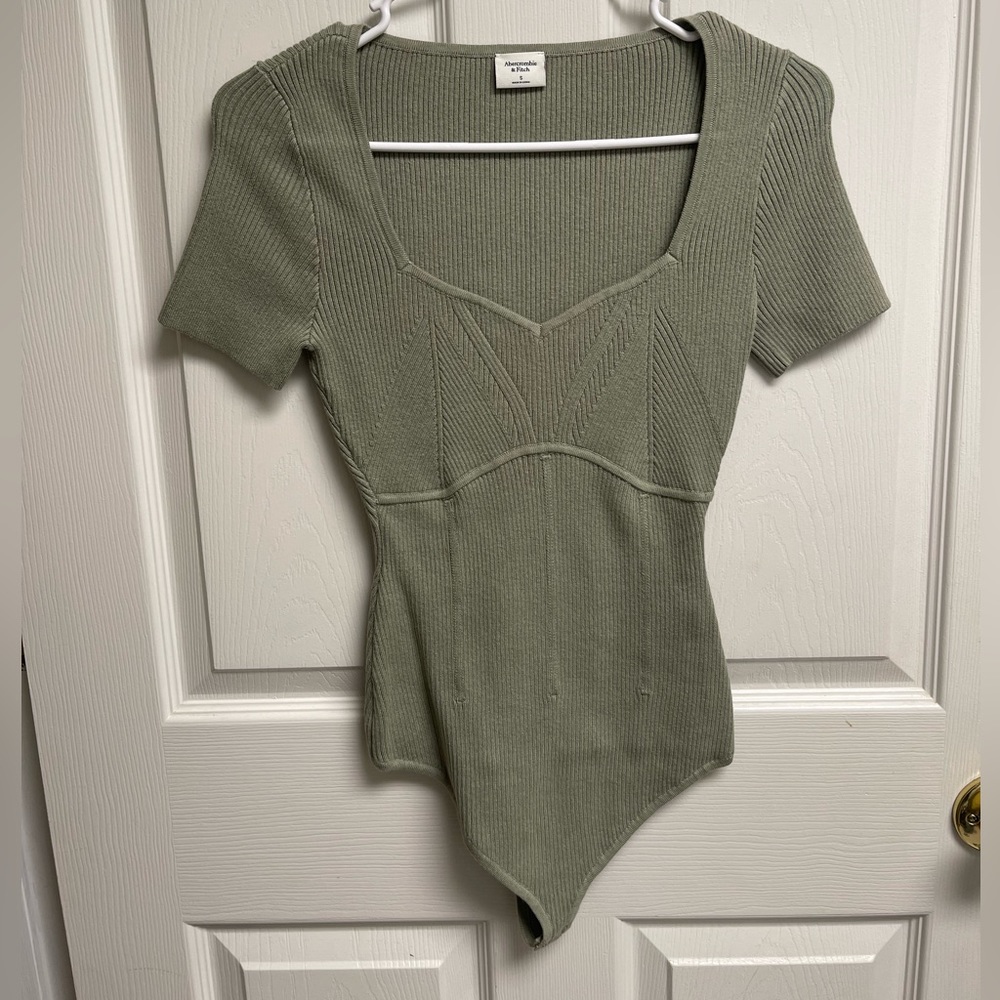 Abercrombie and fitch sweetheart bodysuit in sage green size small
